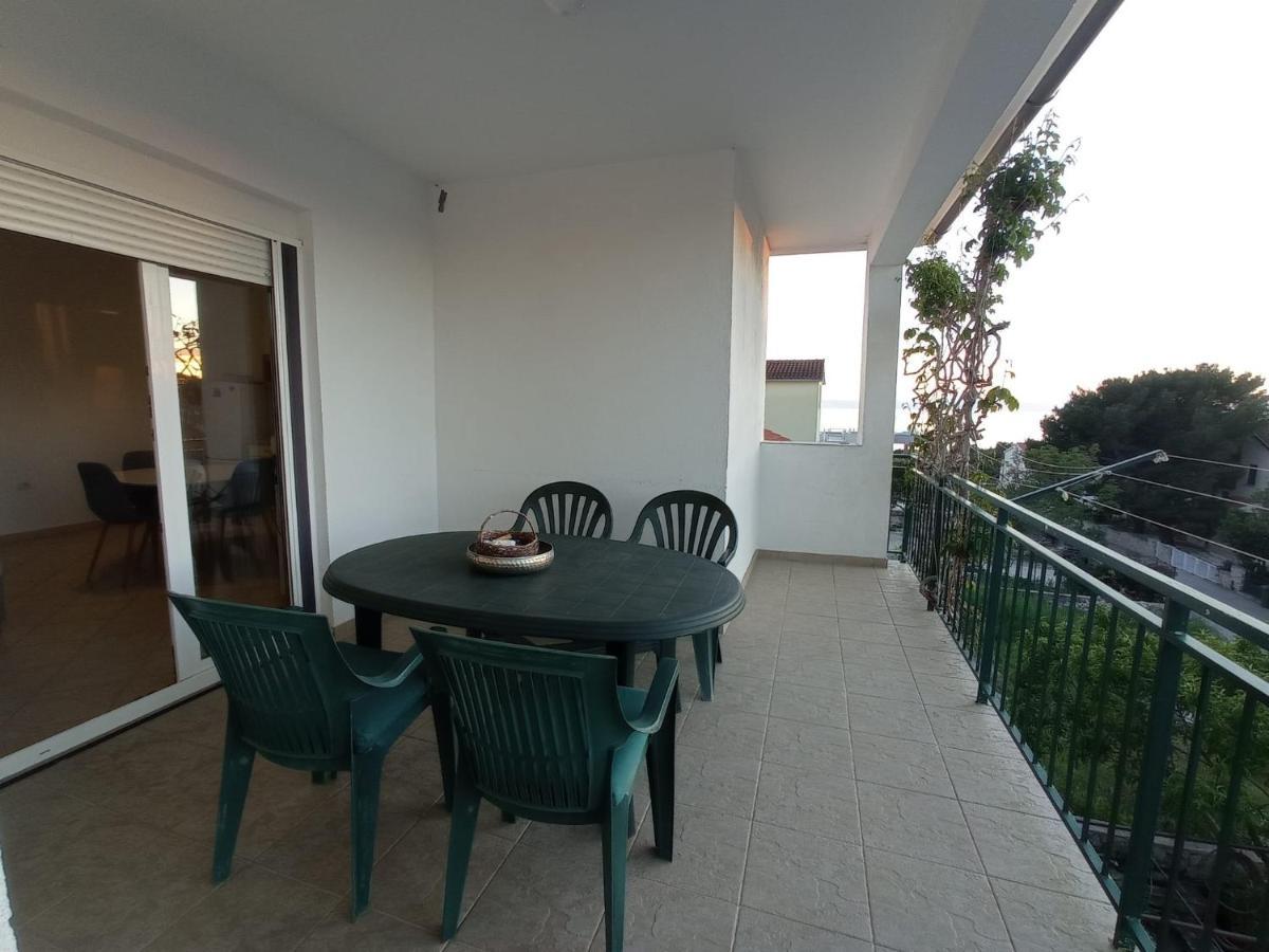 Apartments With A Parking Space Bilo, Primosten - 12868 Exterior photo